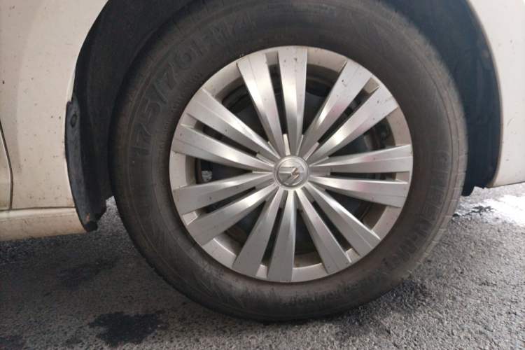 Used Volkswagen Santana 2019 1.5L Manual Fashion Edition China VI Standard Right Front Wheel Hub
