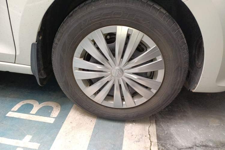 Used Volkswagen Santana 2019 1.5L Manual Fashion Edition China VI Standard Right Front Wheel Hub