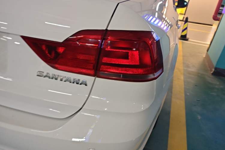 Used Volkswagen Santana 2019 1.5L Manual Fashion Edition China VI Standard Right Rear Taillight