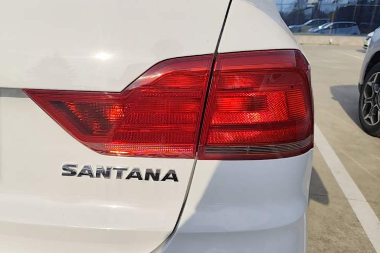 Used Volkswagen Santana 2019 1.5L Manual Fashion Edition China VI Standard Right Rear Taillight