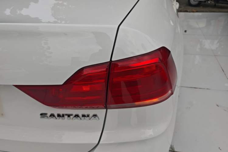 Used Volkswagen Santana 2019 1.5L Manual Fashion Edition China VI Standard Right Rear Taillight