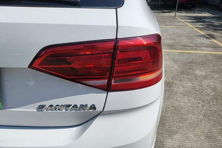Used Volkswagen Santana 2019 Haona 1.5L Automatic Fashion Edition China VI Standard Right Rear Taillight