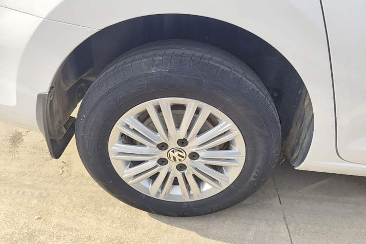Used Volkswagen Santana 2019 1.5L Manual Fashion Edition China VI Standard Right Rear Wheel Hub