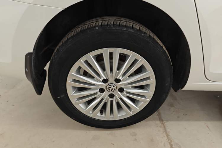 Used Volkswagen Santana 2019 1.5L Automatic Comfort Edition China VI Standard Right Rear Wheel Hub