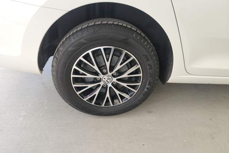 Used Volkswagen Santana 2019 1.5L Manual Fashion Edition China VI Standard Right Rear Wheel Hub