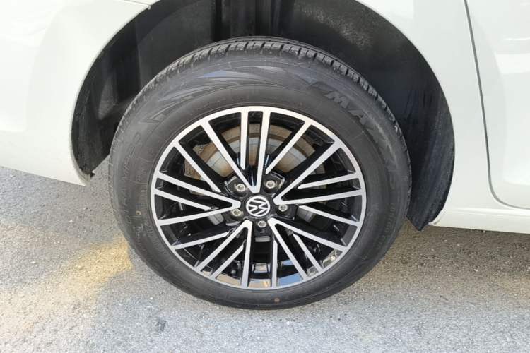 Used Volkswagen Santana 2019 1.5L Manual Fashion Edition China VI Standard Right Rear Wheel Hub