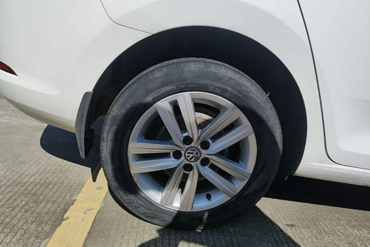 Used Volkswagen Santana 2019 Haona 1.5L Automatic Fashion Edition China VI Standard Right Rear Wheel Hub