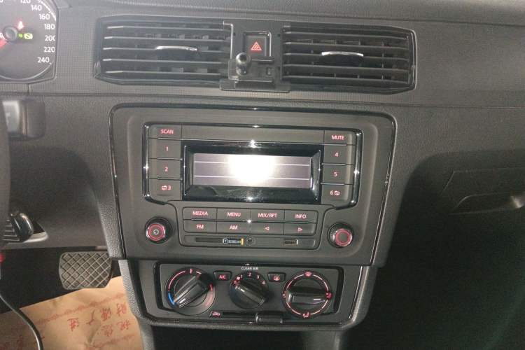 Used Volkswagen Santana 2021 1.5L Automatic Fashion Edition Audio And AC Panel