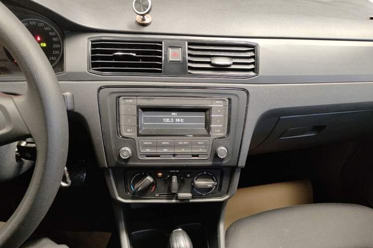 Used Volkswagen Santana 2021 1.5L Automatic Fashion Edition Audio And AC Panel
