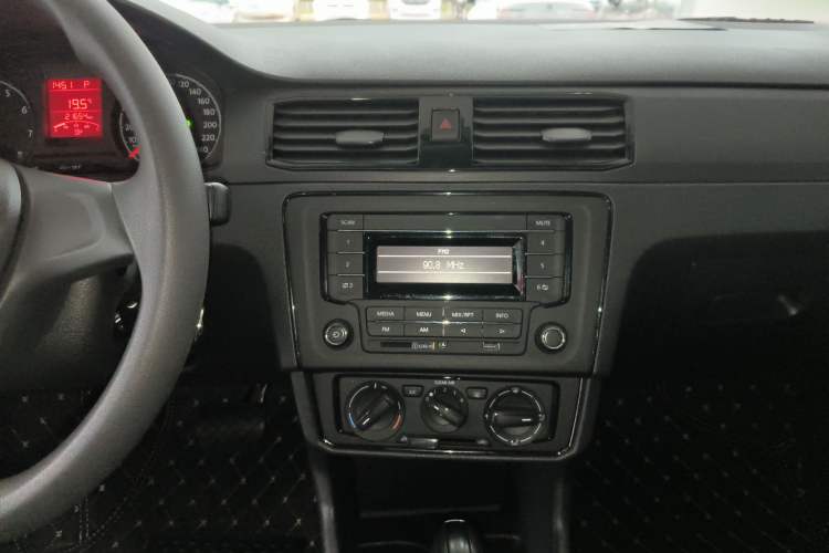 Used Volkswagen Santana 2021 1.5L Automatic Fashion Edition Audio And AC Panel