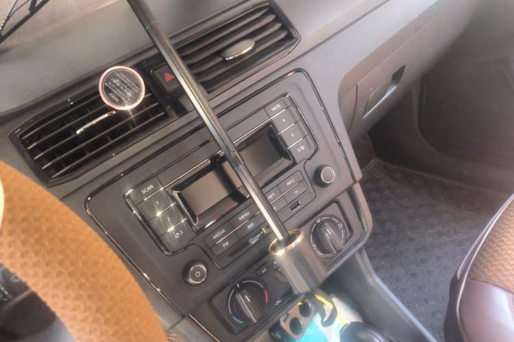 Used Volkswagen Santana 2021 1.5L Automatic Fashion Edition Audio And AC Panel