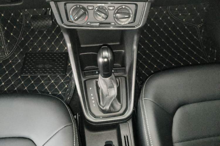 Used Volkswagen Santana 2021 1.5L Automatic Fashion Edition Gear Lever