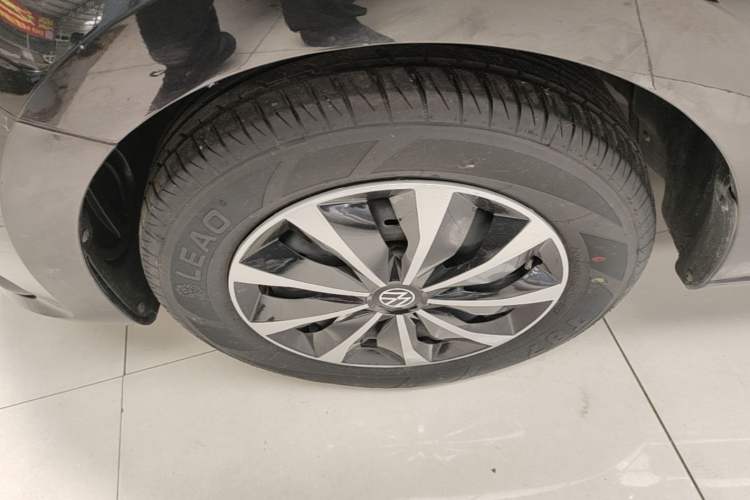 Used Volkswagen Santana 2021 1.5L Automatic Fashion Edition Left Front Wheel Hub