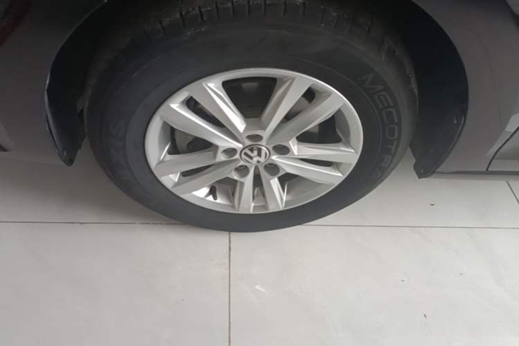 Used Volkswagen Santana 2021 1.5L Automatic Fashion Edition Left Front Wheel Hub