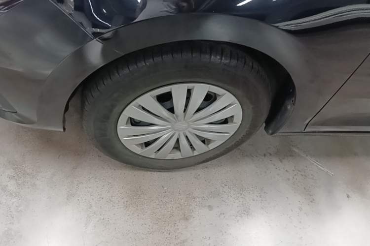 Used Volkswagen Santana 2021 1.5L Automatic Fashion Edition Left Front Wheel Hub