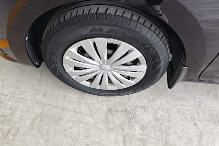 Used Volkswagen Santana 2021 1.5L Manual Fashion Edition Left Front Wheel Hub