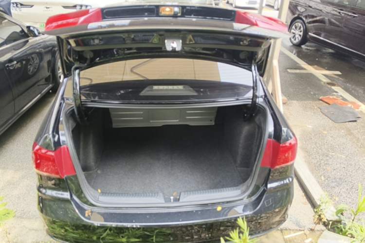 Used Volkswagen Santana 2021 1.5L Automatic Fashion Edition Trunk