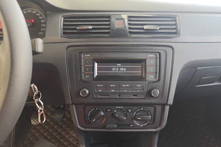 Used Volkswagen Santana 2021 1.5L Manual Fashion Edition Audio And AC Panel