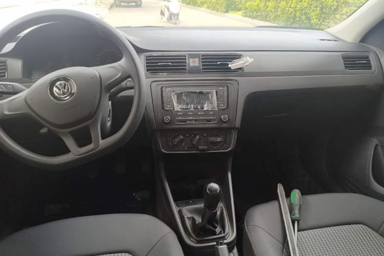 Used Volkswagen Santana 2021 1.5L Manual Fashion Edition Audio And AC Panel