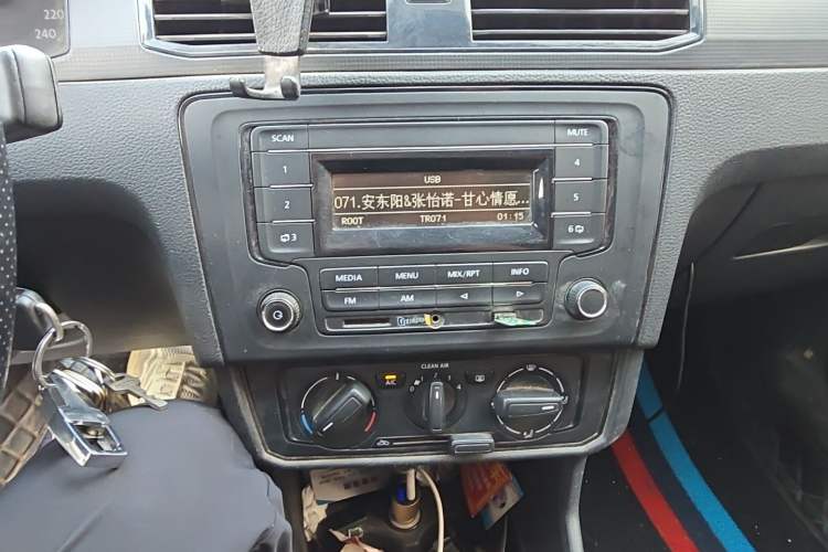 Used Volkswagen Santana 2021 1.5L Manual Fashion Edition Audio And AC Panel
