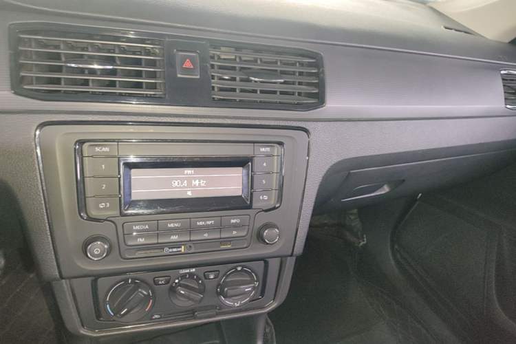 Used Volkswagen Santana 2021 1.5L Automatic Fashion Edition Audio And AC Panel