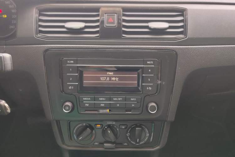 Used Volkswagen Santana 2021 1.5L Automatic Fashion Edition Audio And AC Panel