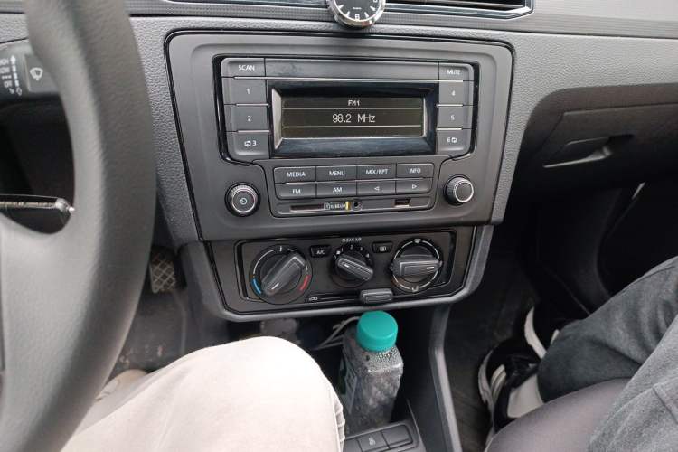 Used Volkswagen Santana 2021 1.5L Manual Fashion Edition Audio And AC Panel
