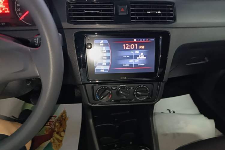 Used Volkswagen Santana 2021 1.5L Manual Fashion Edition Audio And AC Panel