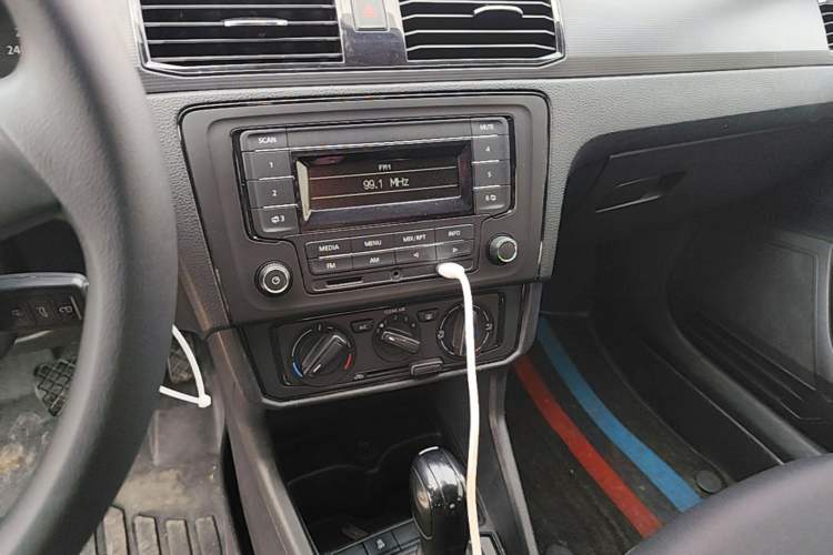 Used Volkswagen Santana 2021 1.5L Automatic Fashion Edition Audio And AC Panel