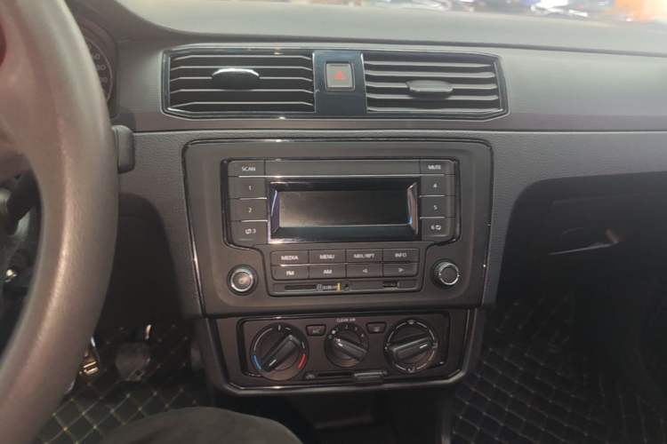 Used Volkswagen Santana 2021 1.5L Manual Fashion Edition Audio And AC Panel