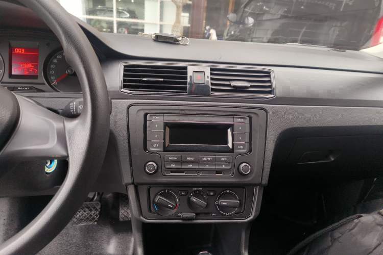 Used Volkswagen Santana 2021 1.5L Automatic Fashion Edition Audio And AC Panel