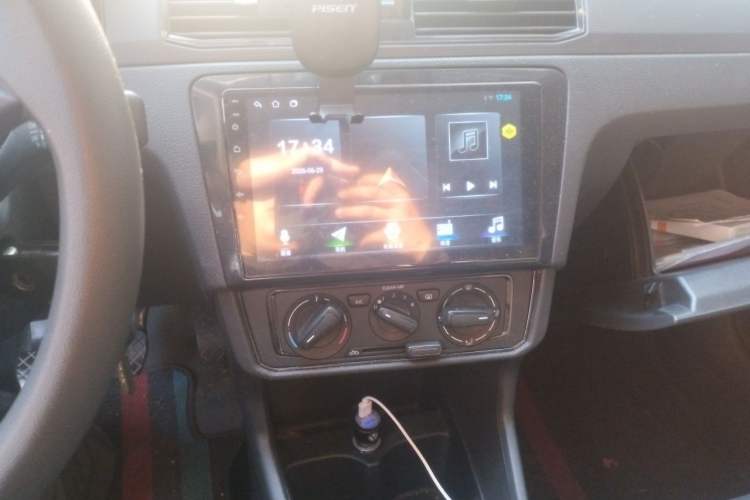 Used Volkswagen Santana 2021 1.5L Manual Fashion Edition Audio And AC Panel