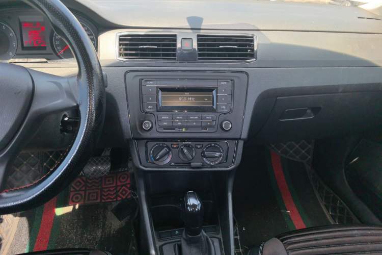 Used Volkswagen Santana 2021 1.5L Automatic Fashion Edition Audio And AC Panel