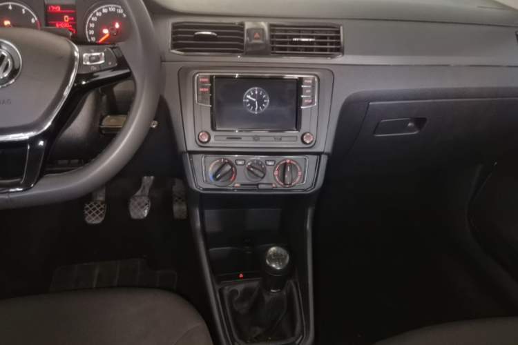 Used Volkswagen Santana 2021 1.5L Manual Fashion Edition Audio And AC Panel