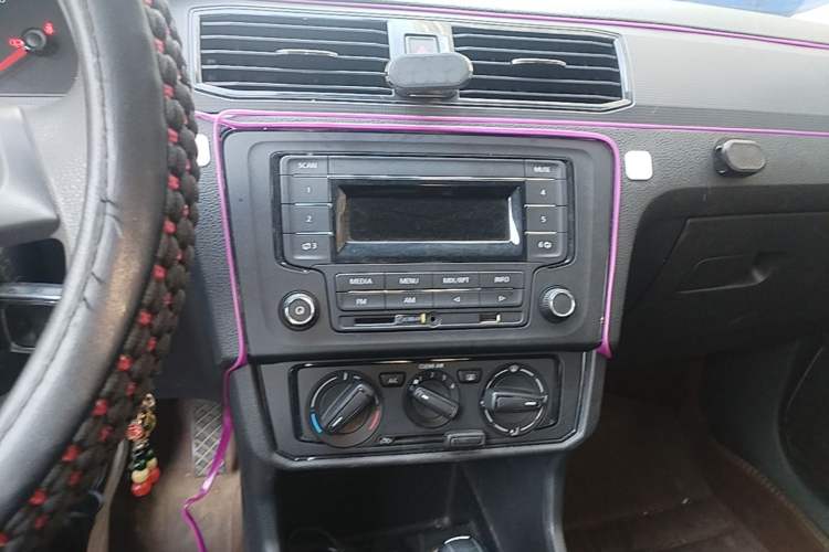 Used Volkswagen Santana 2021 1.5L Automatic Fashion Edition Audio And AC Panel