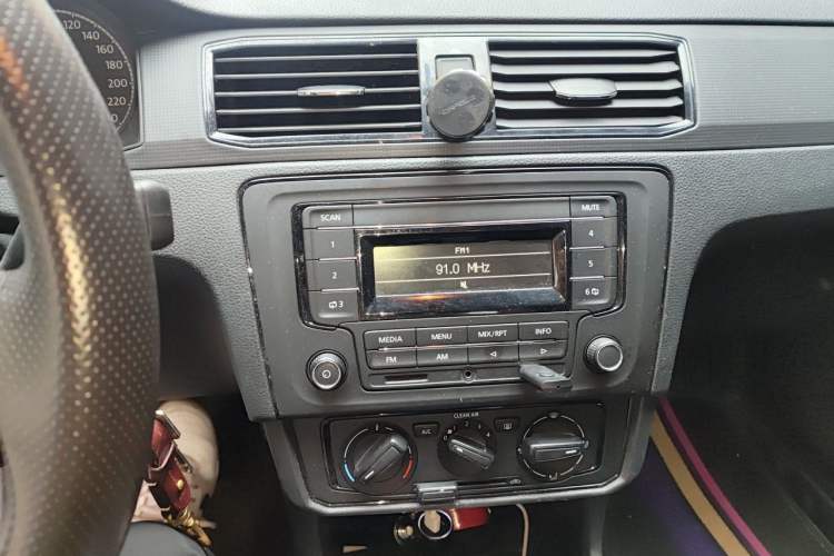Used Volkswagen Santana 2021 1.5L Automatic Fashion Edition Audio And AC Panel