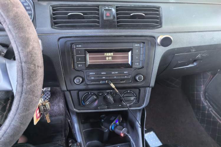 Used Volkswagen Santana 2021 1.5L Manual Fashion Edition Audio And AC Panel