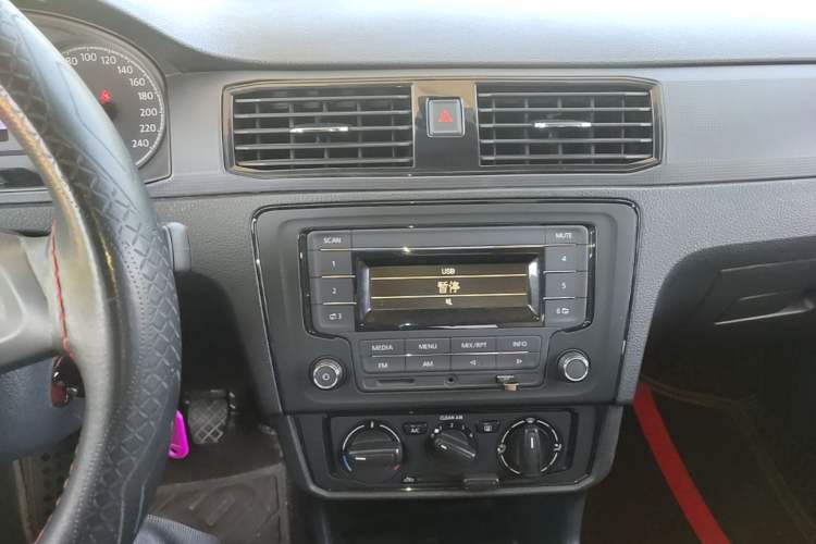 Used Volkswagen Santana 2021 1.5L Manual Fashion Edition Audio And AC Panel
