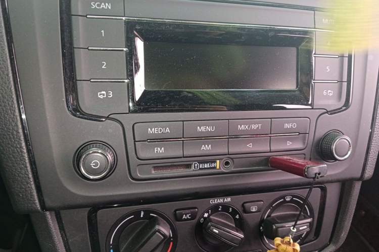 Used Volkswagen Santana 2021 1.5L Manual Fashion Edition Audio And AC Panel