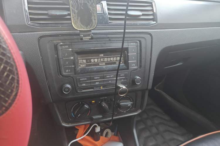 Used Volkswagen Santana 2021 1.5L Manual Fashion Edition Audio And AC Panel