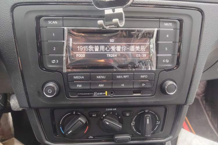 Used Volkswagen Santana 2021 1.5L Manual Fashion Edition Audio And AC Panel