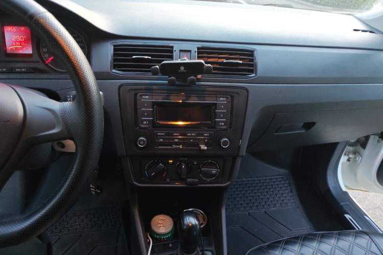 Used Volkswagen Santana 2021 1.5L Automatic Fashion Edition Audio And AC Panel
