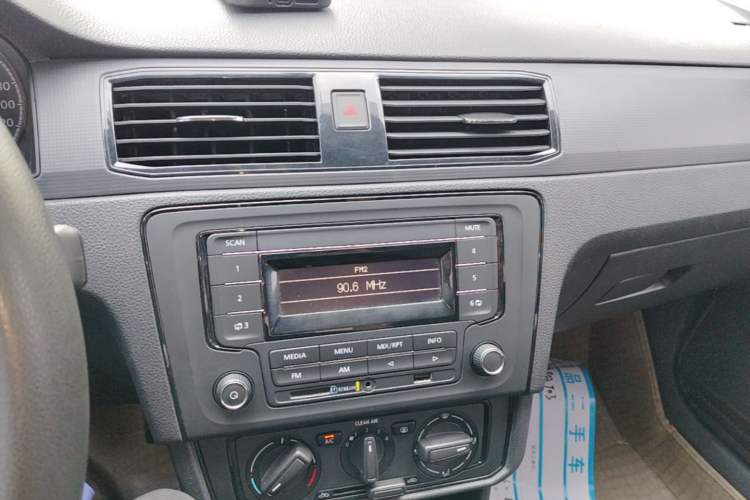 Used Volkswagen Santana 2021 1.5L Manual Fashion Edition Audio And AC Panel