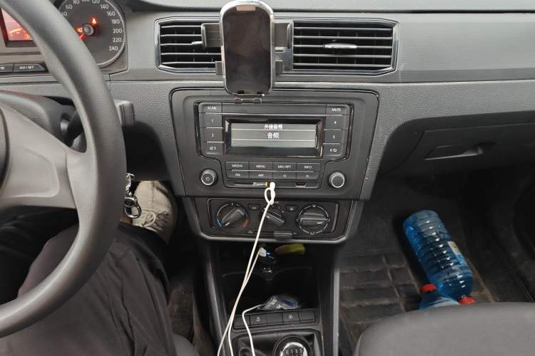 Used Volkswagen Santana 2021 1.5L Manual Fashion Edition Audio And AC Panel