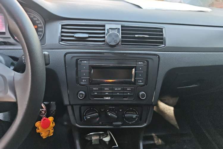 Used Volkswagen Santana 2021 1.5L Automatic Fashion Edition Audio And AC Panel