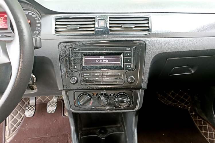 Used Volkswagen Santana 2021 1.5L Manual Fashion Edition Audio And AC Panel