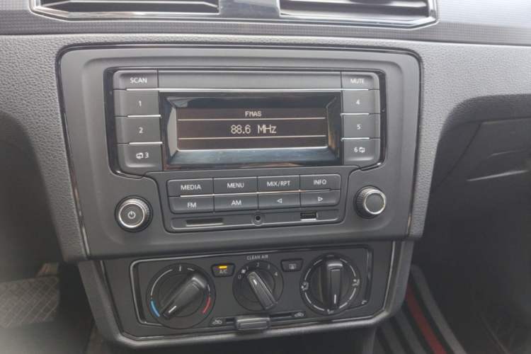 Used Volkswagen Santana 2021 1.5L Automatic Fashion Edition Audio And AC Panel