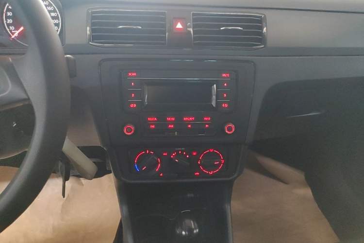 Used Volkswagen Santana 2021 1.5L Automatic Fashion Edition Audio And AC Panel