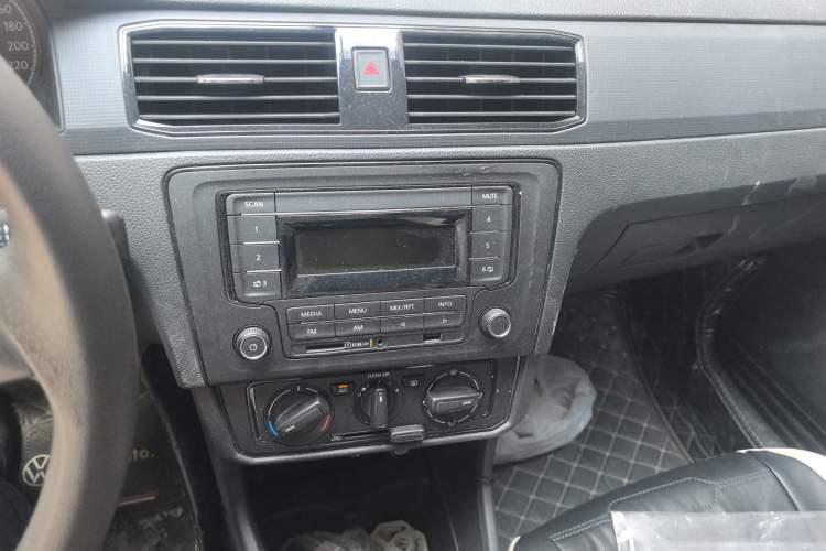 Used Volkswagen Santana 2021 1.5L Manual Fashion Edition Audio And AC Panel