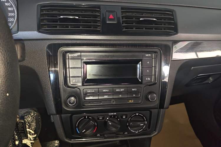 Used Volkswagen Santana 2021 1.5L Automatic Fashion Edition Audio And AC Panel